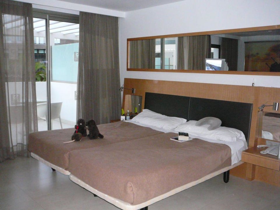 Guten Morgen, wir haben aufgeräumt R2 Bahía Playa Design Hotel & Spa - Adults Only