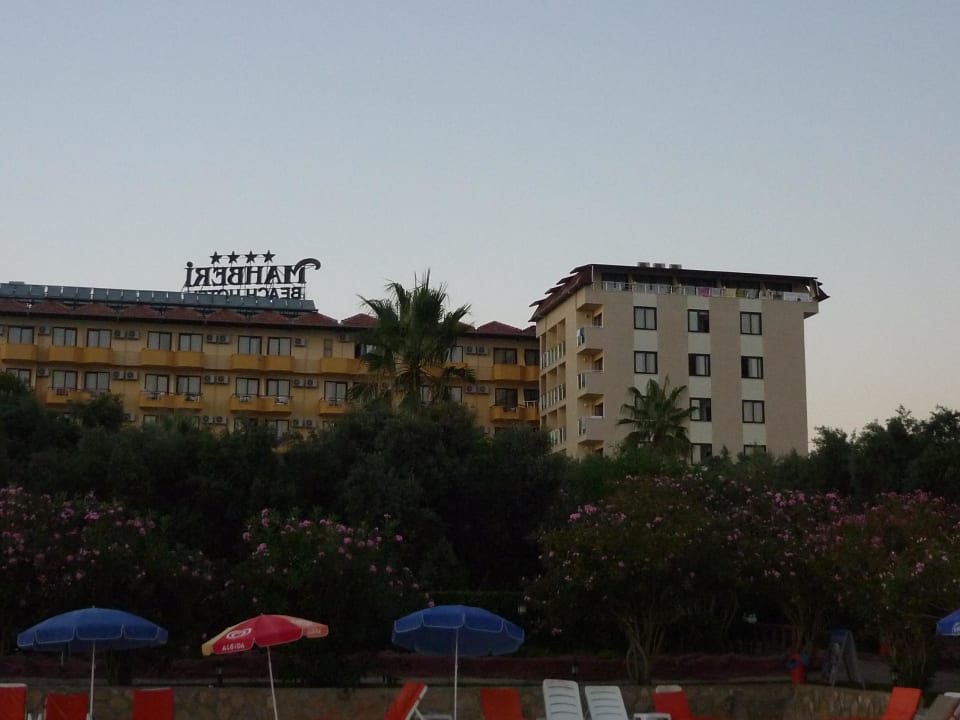 Вид с пляжа на отель MC Mahberi Beach Hotel