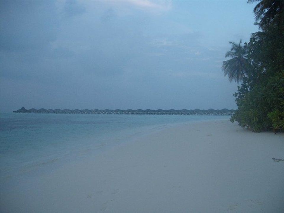 Strand vor unserem Bungalow Villa Park Sun Island
