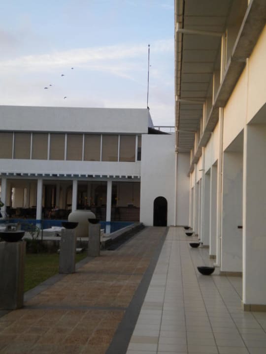 Blick vom Zimmer zum Pool Hotel Jetwing Sea