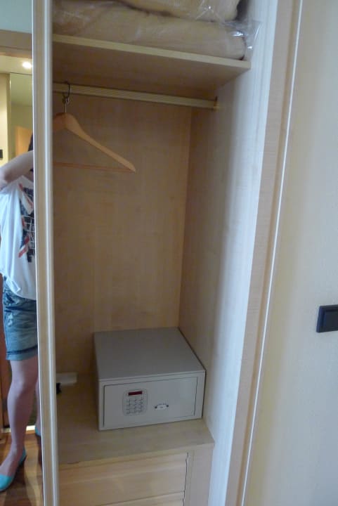 Сейф в номере Eurohotel Diagonal Port