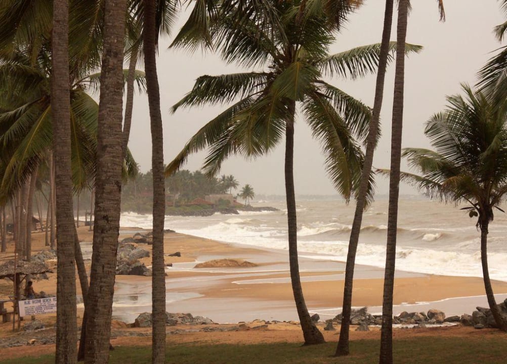 Strand bei Regen Club Hotel Dolphin
