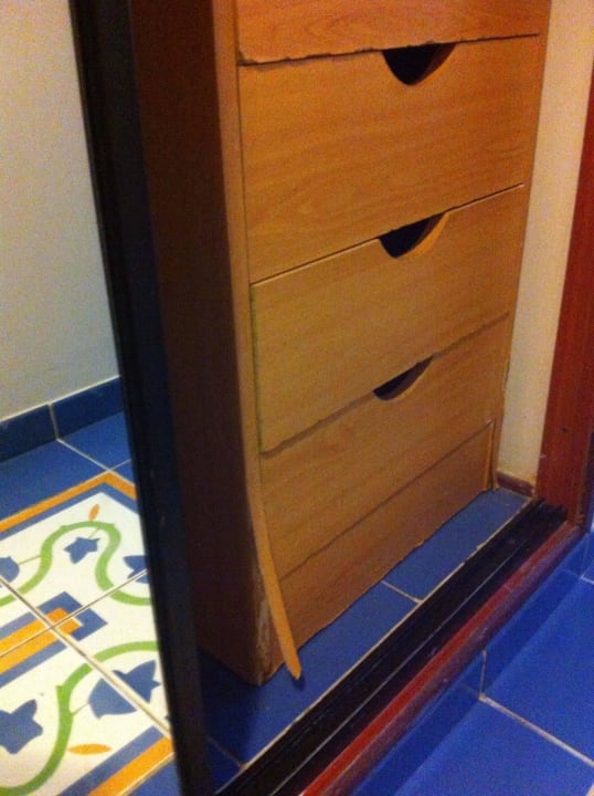 Möbel löst sich auf  Memories Miramar Havana