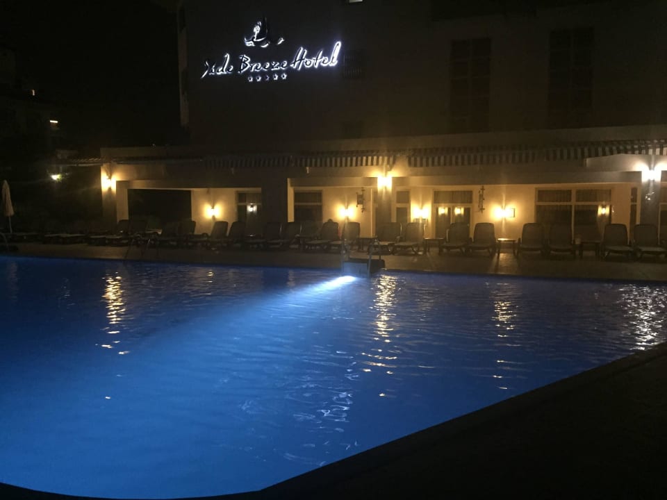Pool Side Breeze Hotel