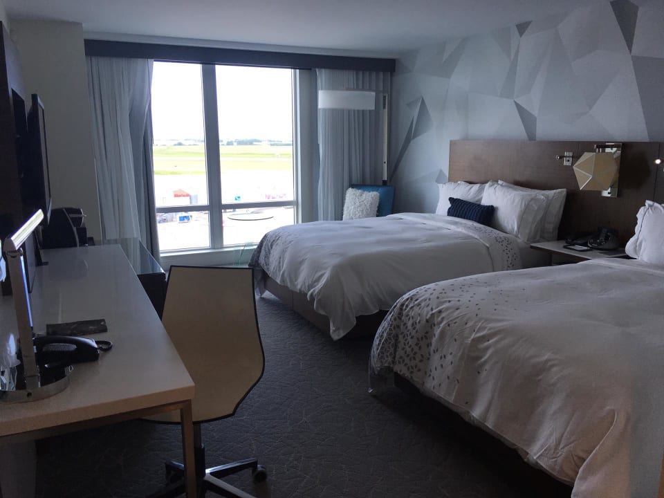 Zimmer Renaissance Edmonton Airport Hotel