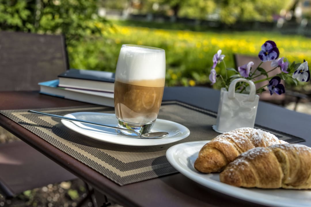 Frühstück im Freien B&B Niedermairhof