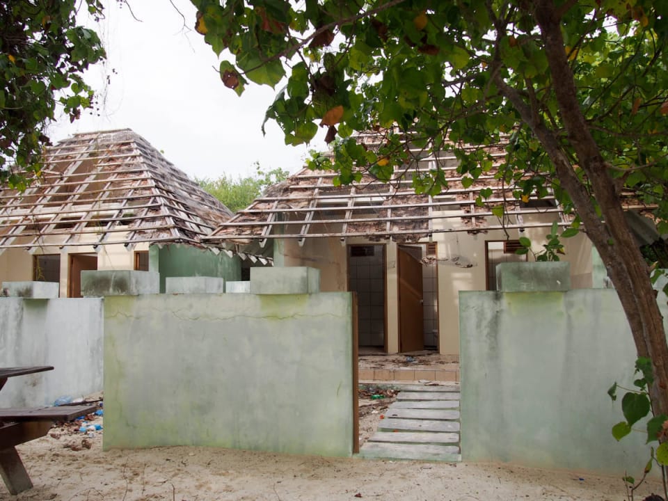 Toilettenhäuser zum Buffet Kuramathi Maldives