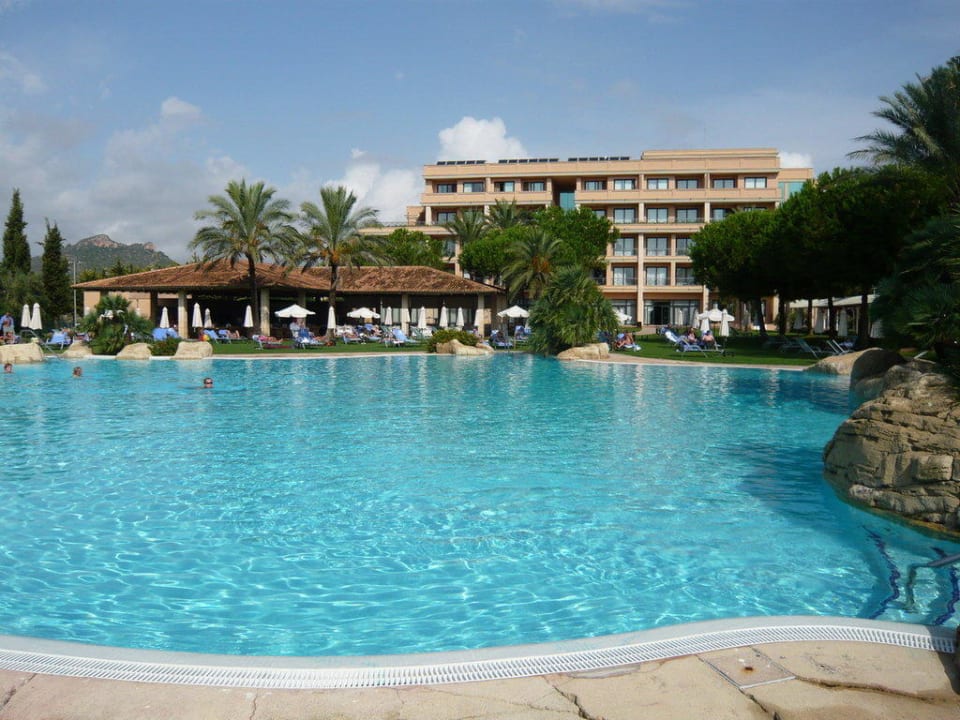 Pool mit Blick auf Suitenhotel Hipotels Hipocampo Palace & Spa