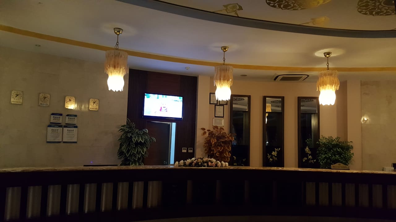 Lobby Side Crown Palace