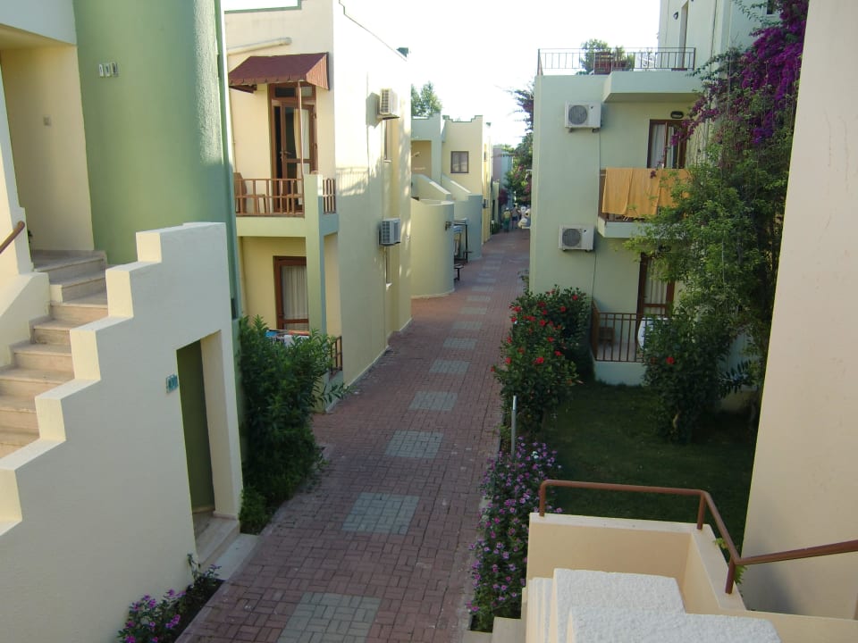 Vorder Ansicht.. hinten guckt an ins Grüne  VONRESORT Golden Beach