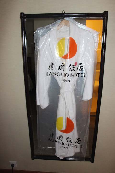 Bademantel im Zimmer Hotel Jianguo Xi'an