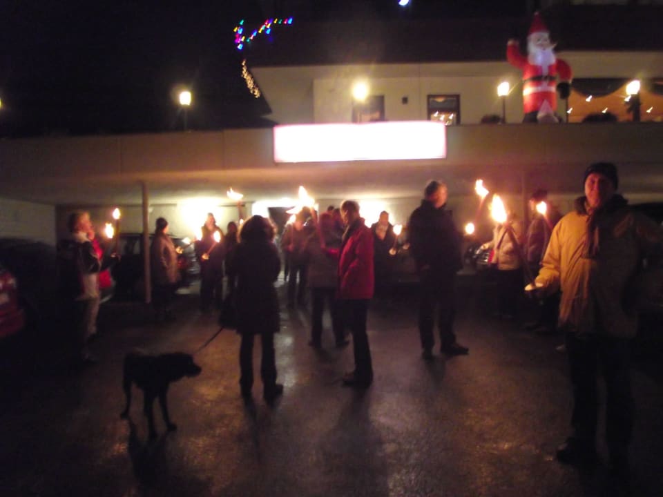 Fackelwanderung kurz vor dem Start Landhotel Magdalenenhof