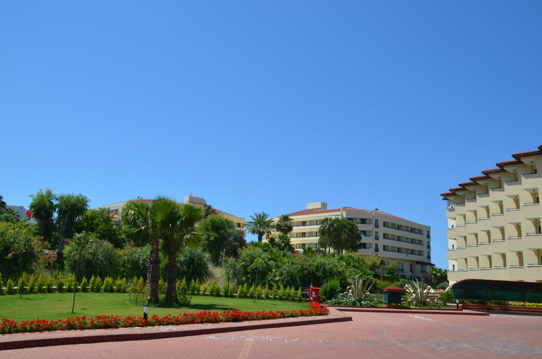 Hofeinfahrt zu Miramare Queen Miramare Queen Hotel
