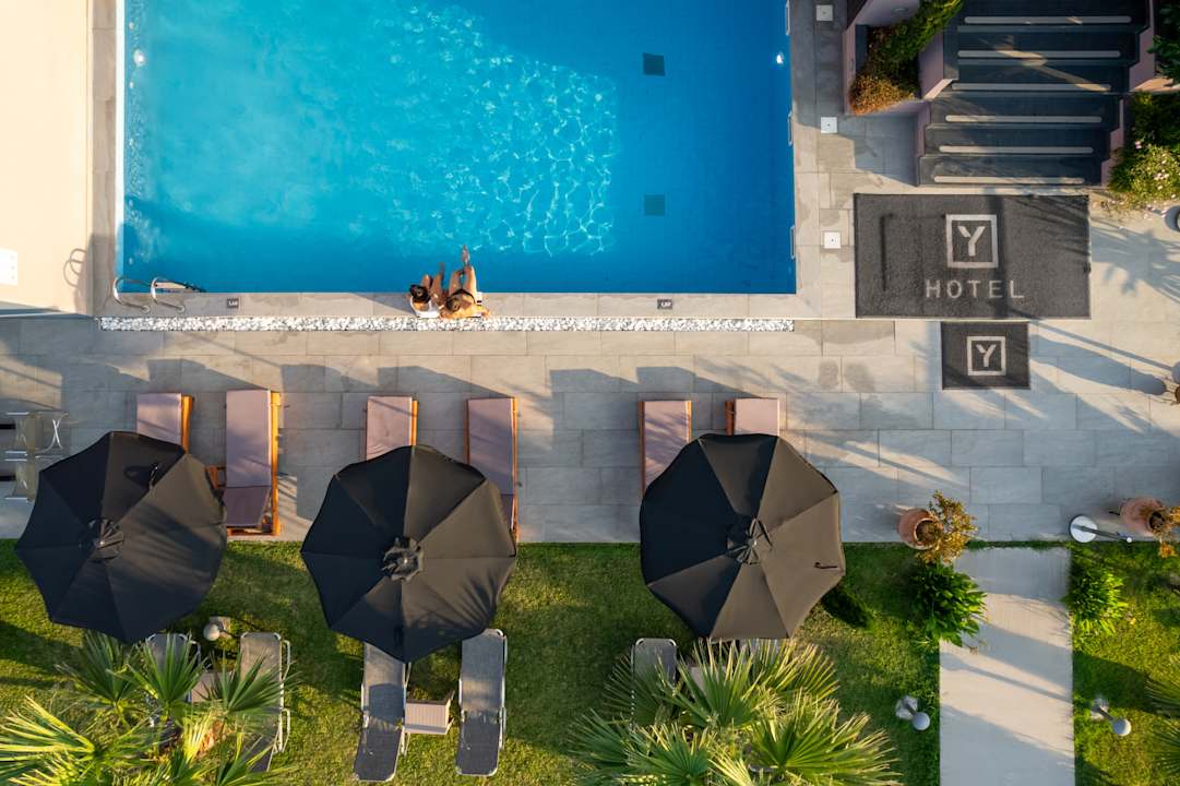 Pool Hotel Yakinthos