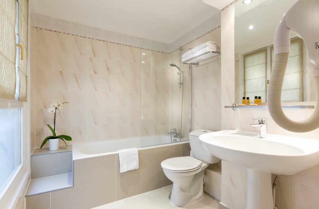 Standard bathroom Hôtel Roi de Sicile Rivoli