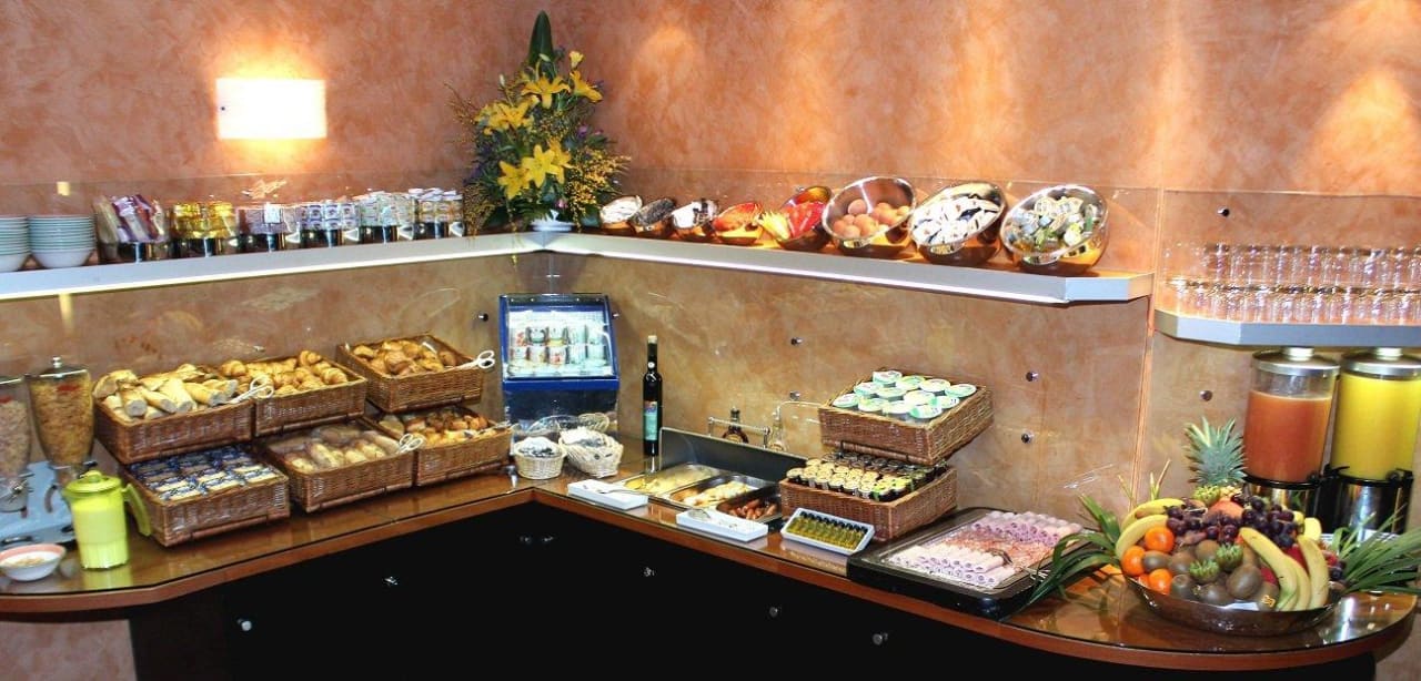 Buffet Petit Déjeuner Hotel Opera Cadet