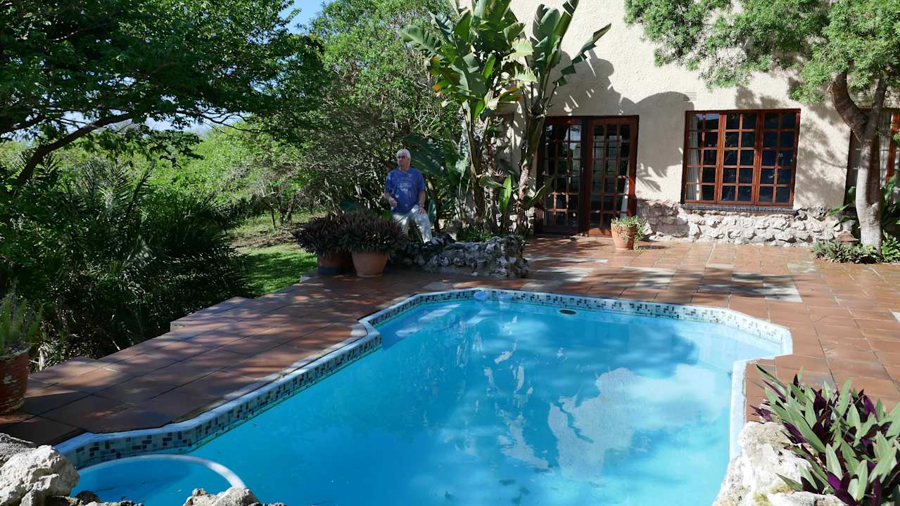 Pool Kosi Moon Bed and Breakfast