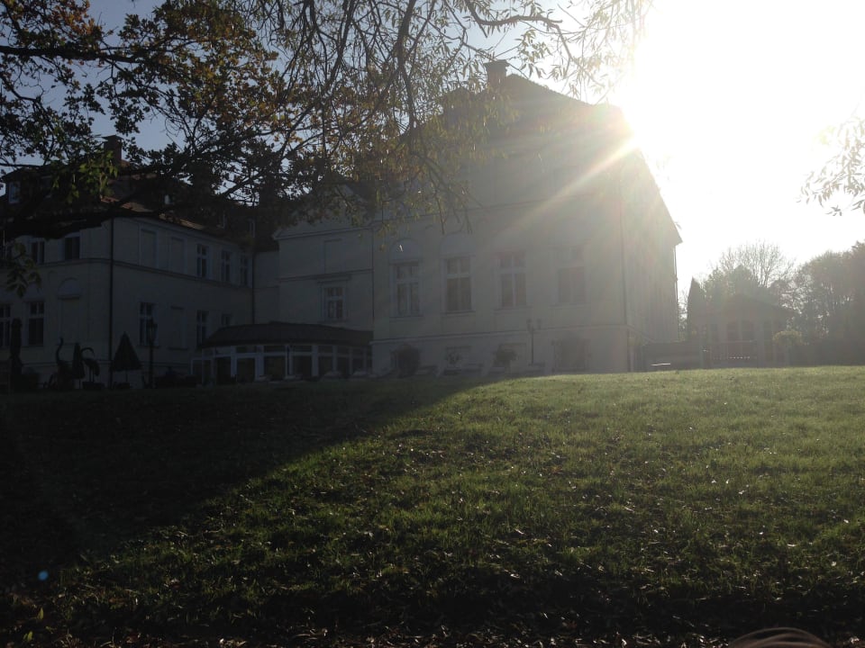 Vom See aus gesehen Seeschloss Schorssow