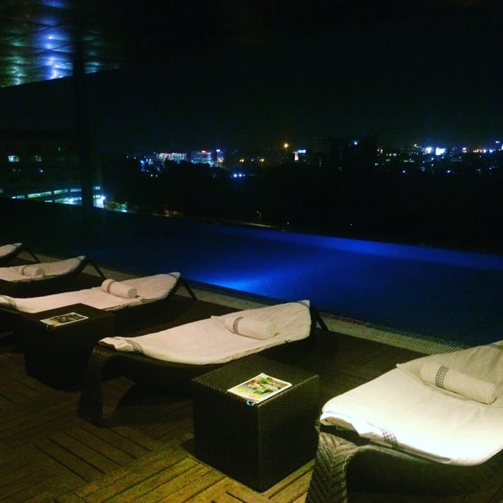 Pool am Dach The Gateway Hotel