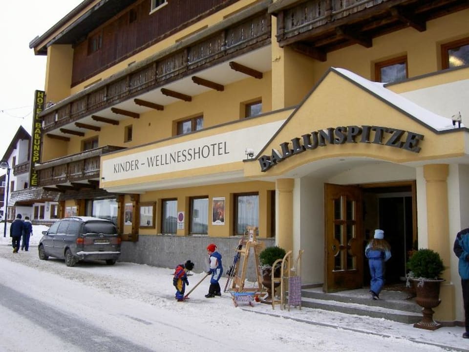 Eingang zum Hotel Alpenresidenz Ballunspitze