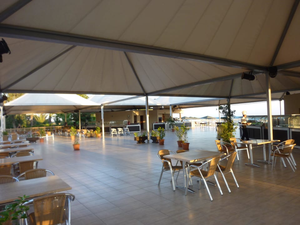 Die "Mittagsbahnhofshalle" Kaya Belek Hotel