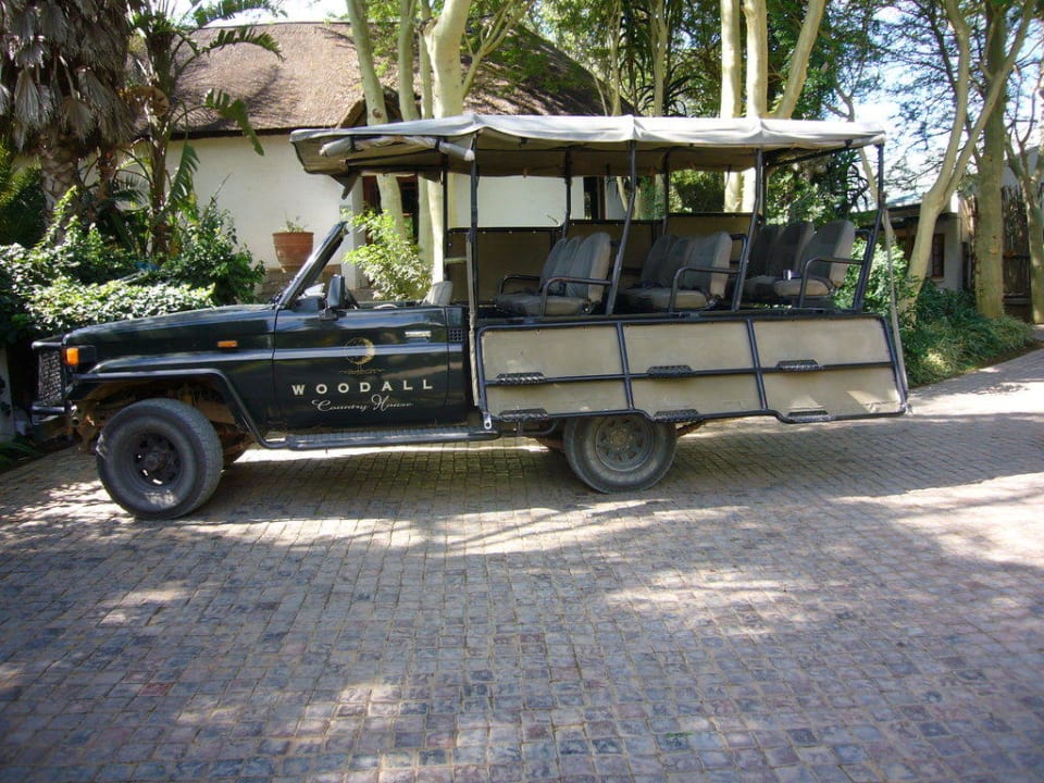 Gamedrive im offenen "Wagen" Hotel Woodall Country House