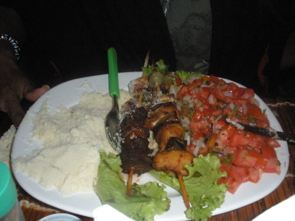 Typisches Essen im Rest in der Nähe Villa Cactus