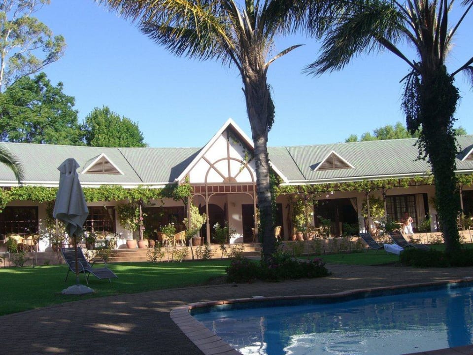 Außenansicht vom Garten Hotel Hlangana Lodge