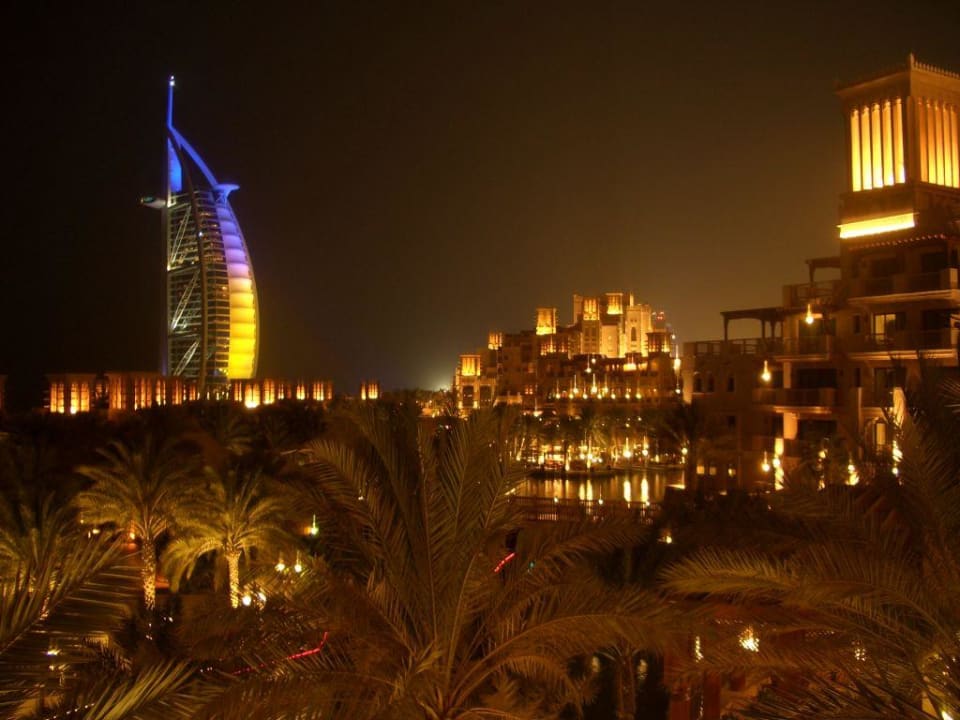 Blick über die Anlage zum Burj al Arab Jumeirah Al Qasr