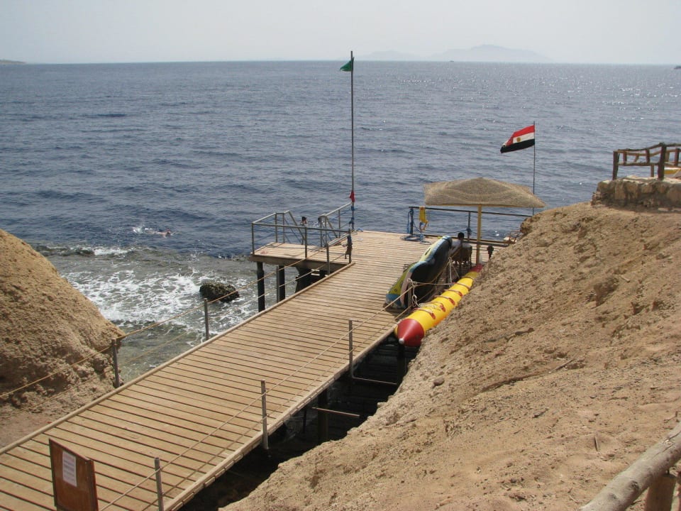 Zejście na plażę Reef Beach Hotel Falcon Hills