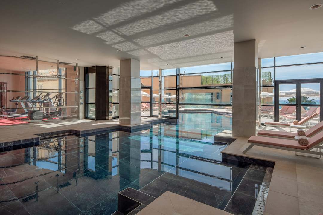 Pool Canopy by Hilton Cannes