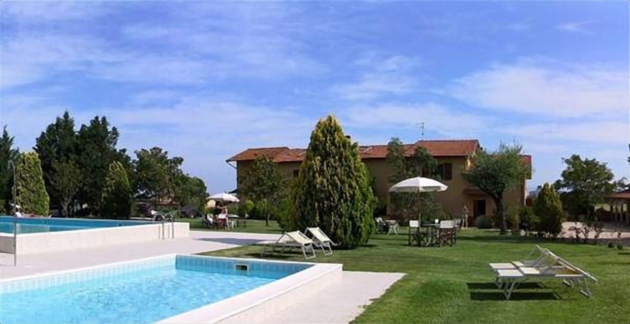 Pool Tenuta Lamborghini