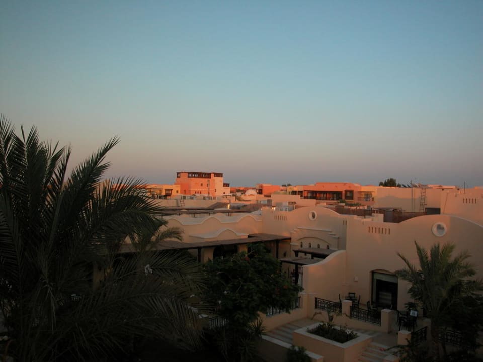 Umgebung des Hotels abends Hotel JAZ Makadi Star & Spa