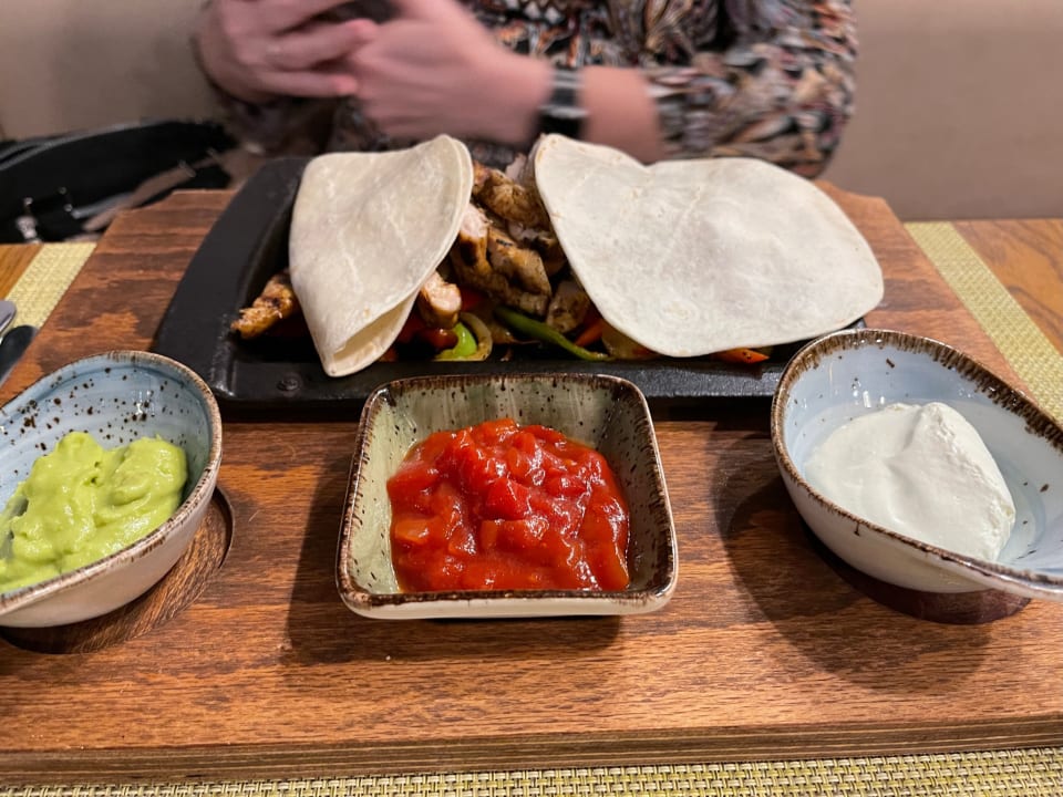 Gastro Acanthus Cennet Barut Collection