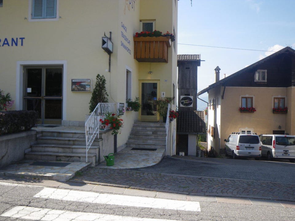 Nebeneingang zum Haauptgebäude Panoramahotel Post