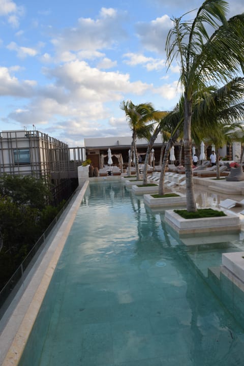 Pool Motto By Hilton Tulum