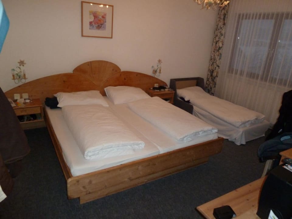 Zimmer mit Zustellbett Hotel Johanna mitten im Ötztal