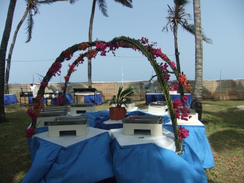 Barbecue Aufbau am Tag Neptune Village Beach Resort & Spa