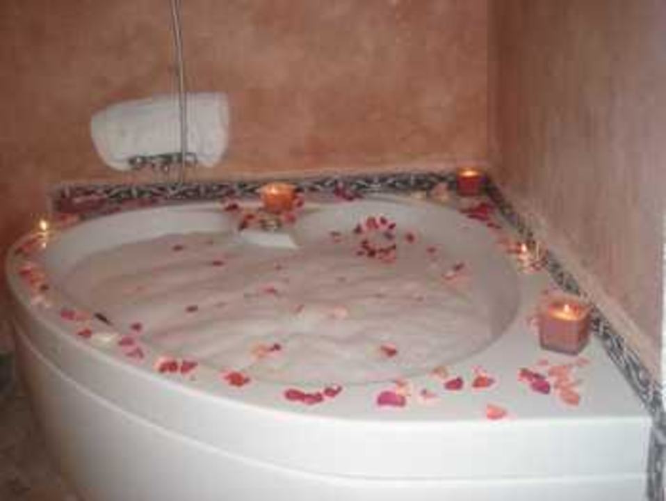 Baignoire jaccuzi Hotel Riad Marlinea