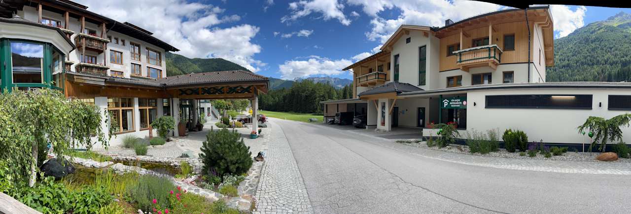 Außenansicht Wanderhotel Taurerwirt