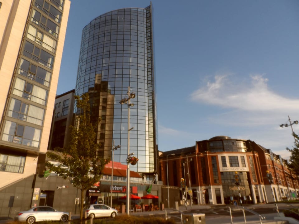 Unten rechts im Bild das Hotel Limerick City Hotel