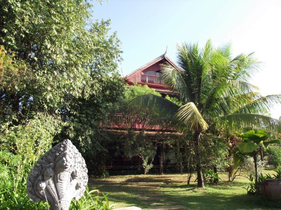 Blick zum Haupthaus Hotel Terres Rouges Lodge