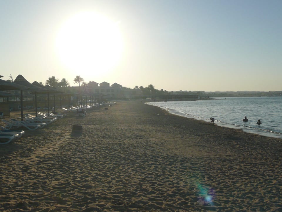 Weitläufiger Sandstrand Cleopatra Luxury Resort Makadi Bay