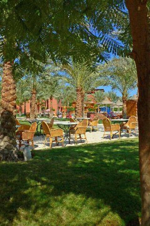 Der Garten vor dem Oasis Siva Grand Beach
