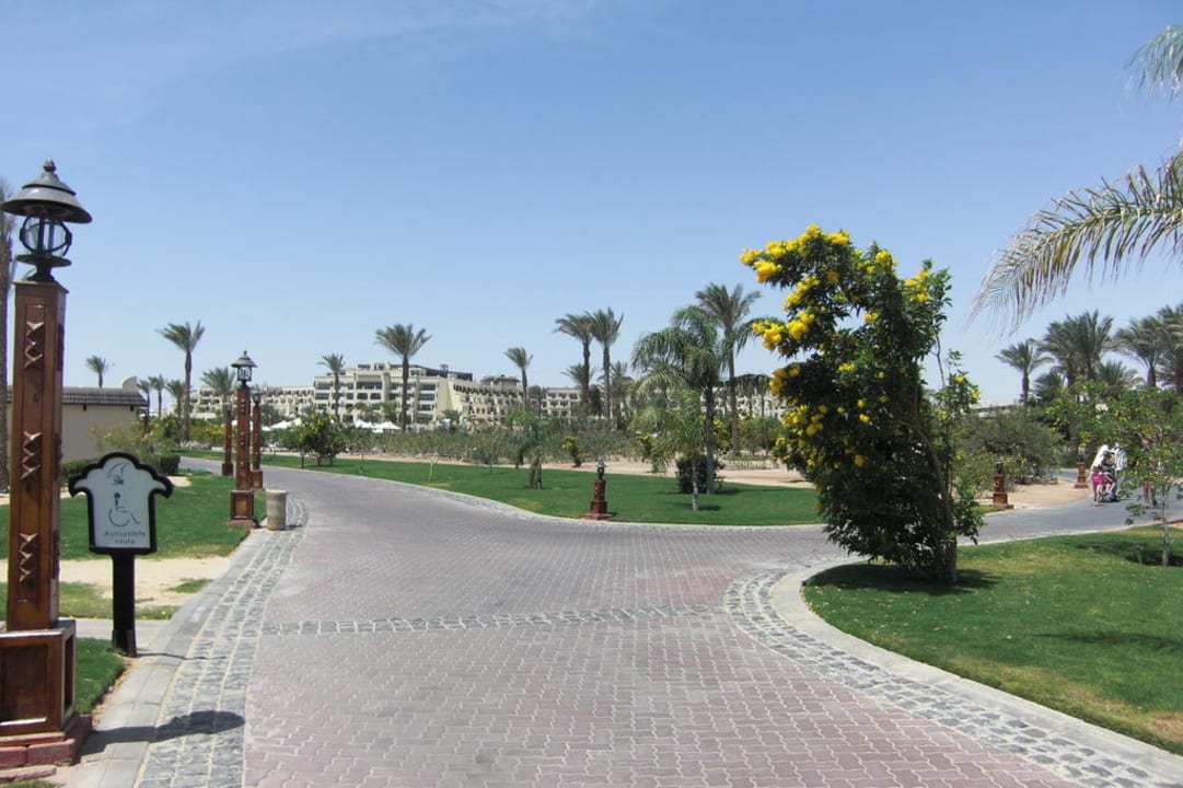 Zum Pool Steigenberger ALDAU Beach Hotel