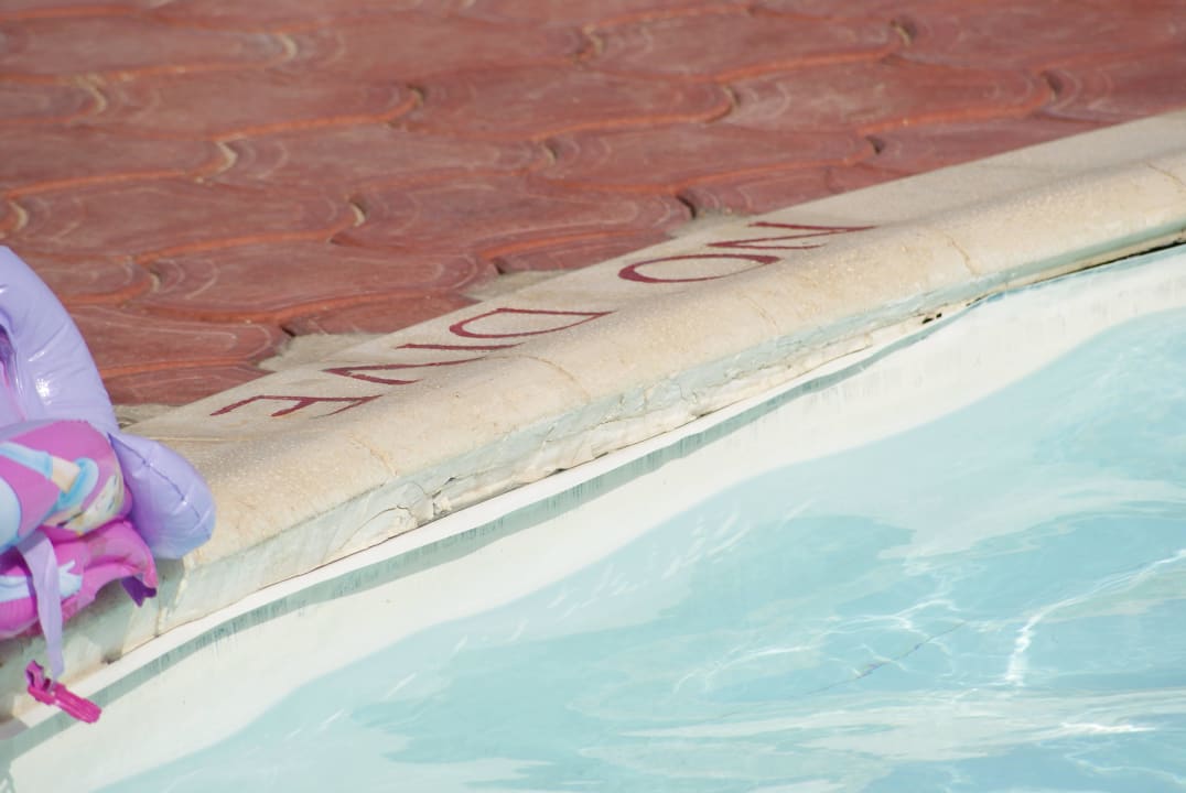 Kaputt Three Corners Sea Beach Resort