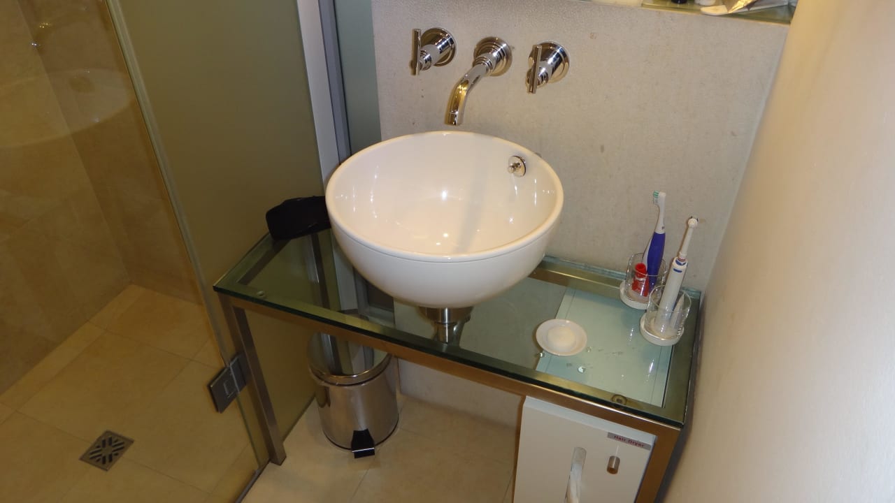 Moderner Waschtisch Vienna House Andel's Prague