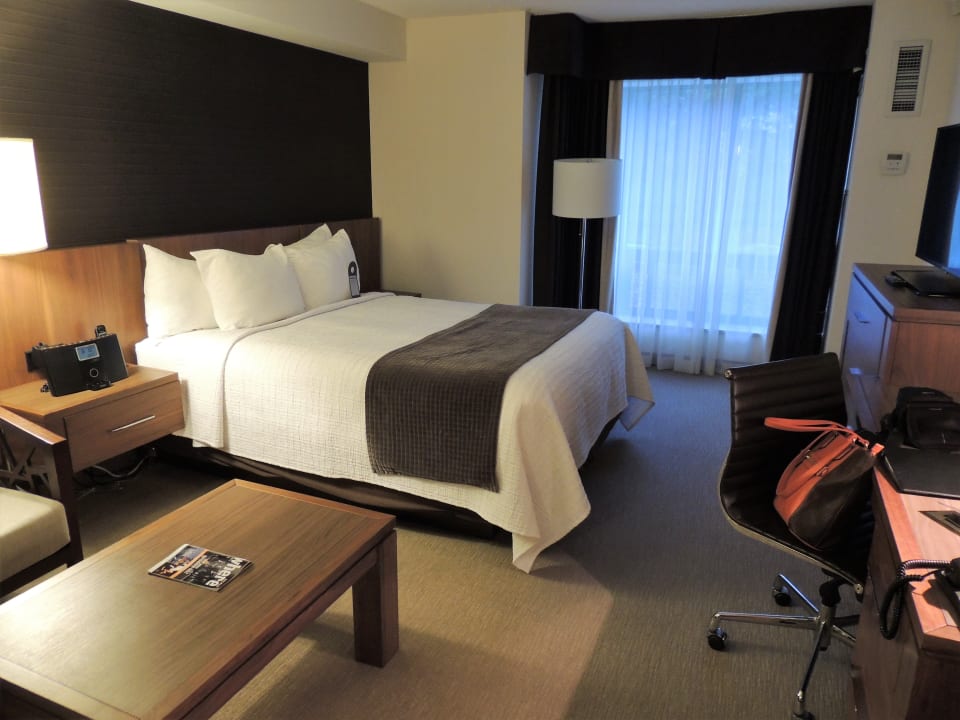 Zimmer Cambridge Suites Hotel