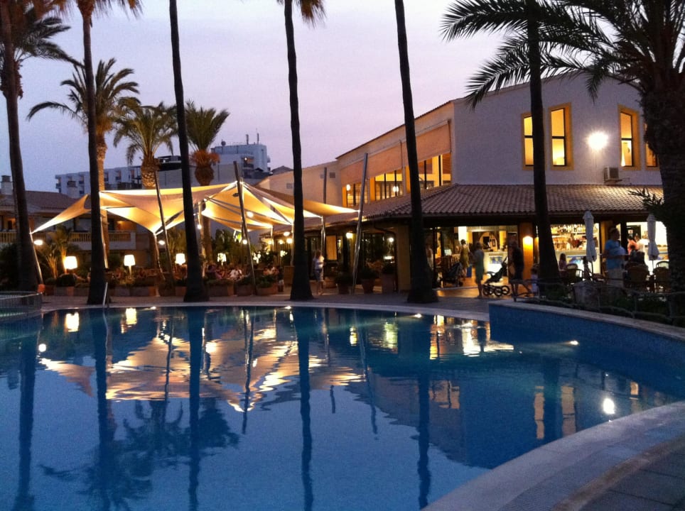 Pool und Bar  Royal Son Bou Family Club