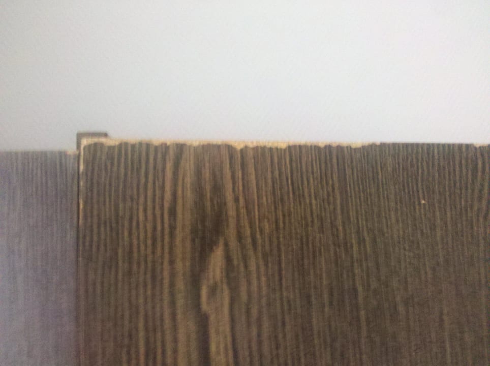 Bröselige Schranktür Hotel Hansa